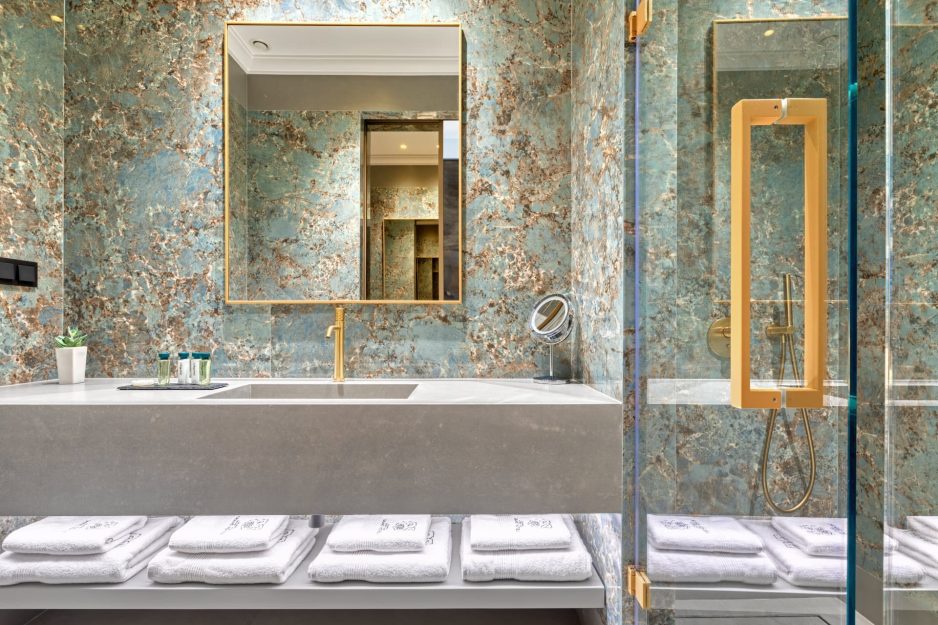 LUXURY ROOMS 9 Deluxe-City-View05