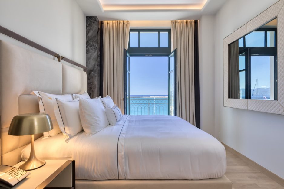 LUXURY ROOMS 11 Deluxe-Sea-View02