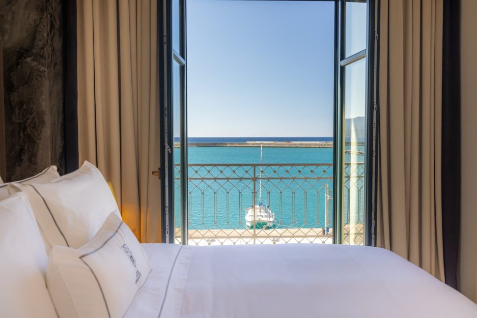 LUXURY ROOMS 12 Deluxe-Sea-View03
